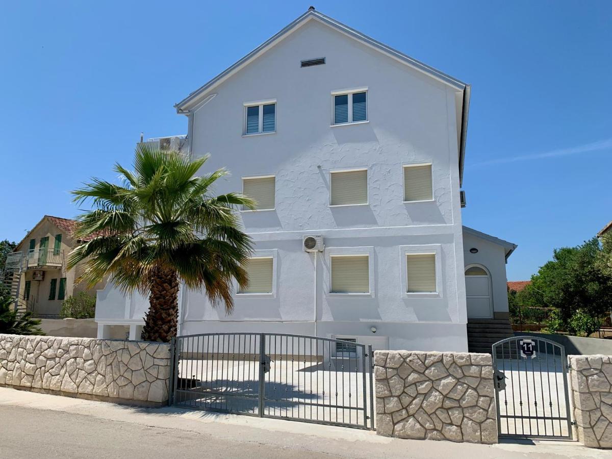 Apartments Janko Pakostane Exterior photo